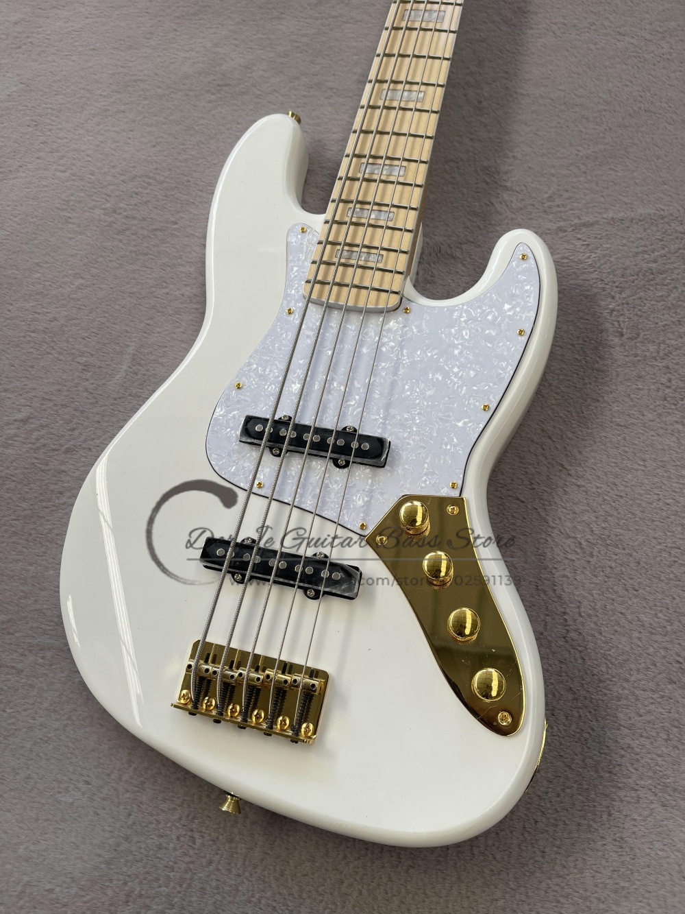 กีตาร์เบส 5 สาย สีขาว บริดจ์แบ - Bass Guitar Fretless บทวิจารณ์และราคา