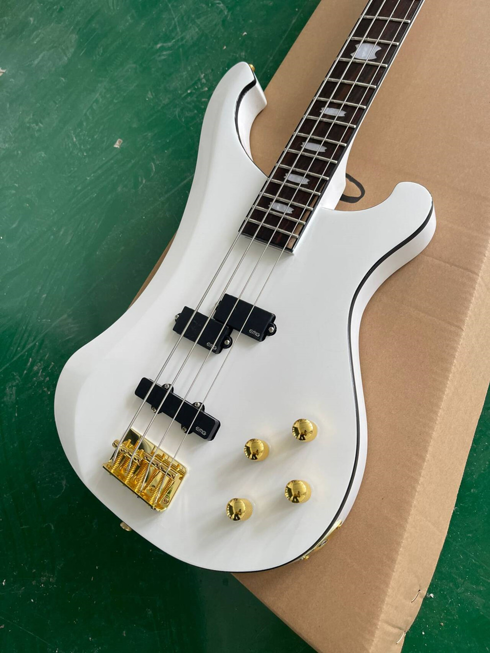 กีตาร์เบสไฟฟ้าสีขาว 4 สาย พร้อ - Bass Guitar Fretless บทวิจารณ์และราคา