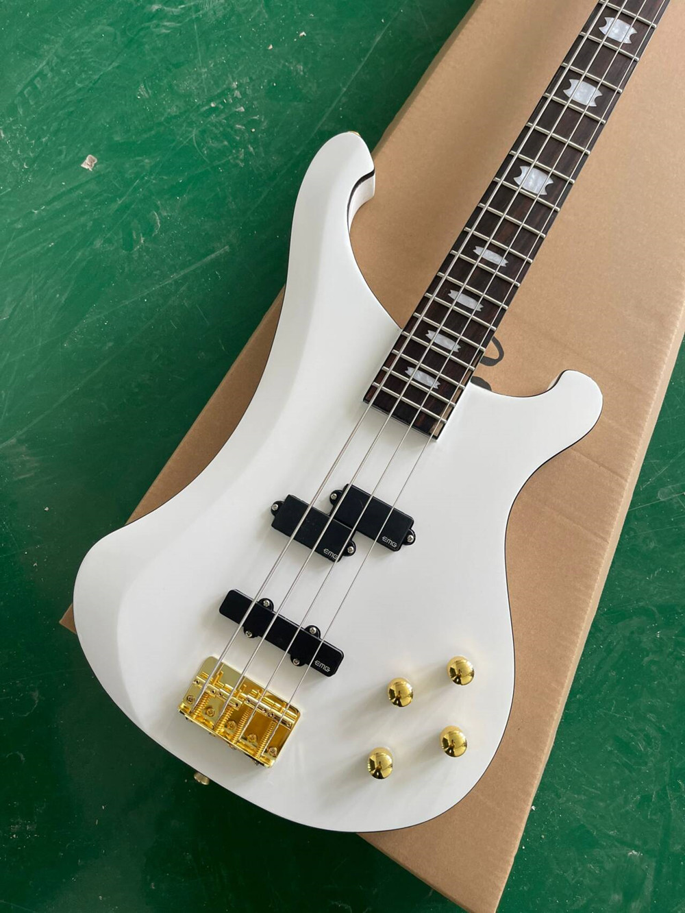 กีตาร์เบสไฟฟ้าสีขาว 4 สาย พร้อ - Bass Guitar Fretless บทวิจารณ์และราคา